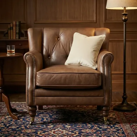 Poltrona London em Couro Legítimo | Design Compacto e Tachas