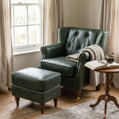 Poltrona London em Couro Legítimo | Design Compacto e Tachas