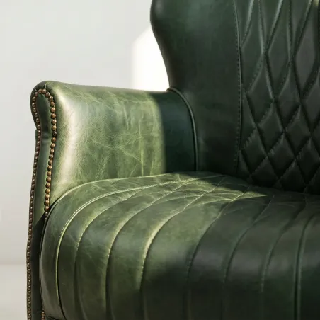 Poltrona West Couro Legítimo Pull Up | Design Vintage Matelassê