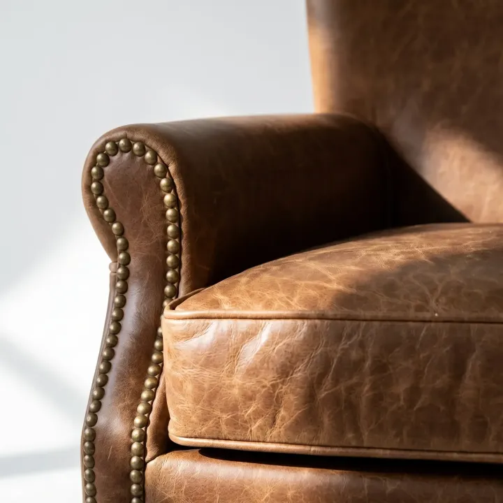 Poltrona Bristol em Couro Legítimo | Minimalismo Clássico