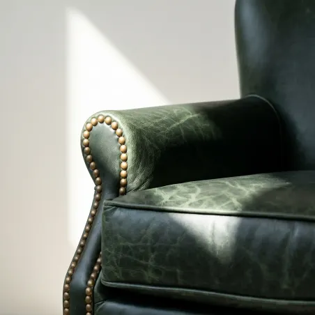 Poltrona Bristol em Couro Legítimo | Minimalismo Clássico